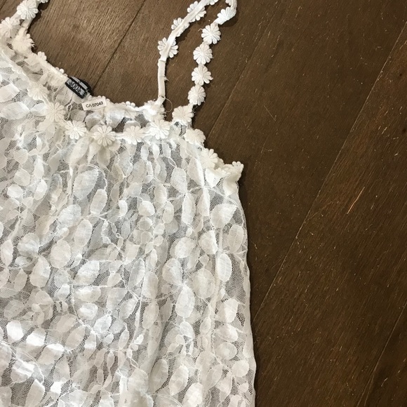 Boho style lace flower top - Picture 3 of 3